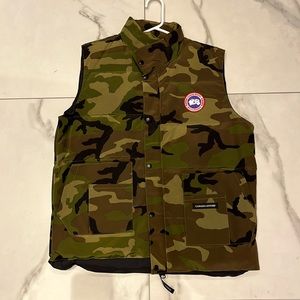 Amazing Canada Goose camo puffer vest